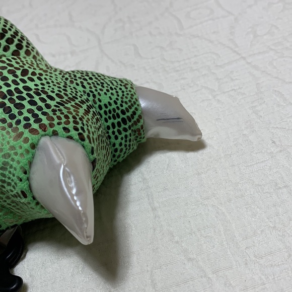 5/6 T-Rex Jurassic World Plush Toddler Slippers - Picture 12 of 12